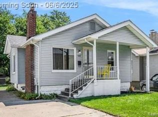 838 Pinecrest Dr, Ferndale, MI 48220