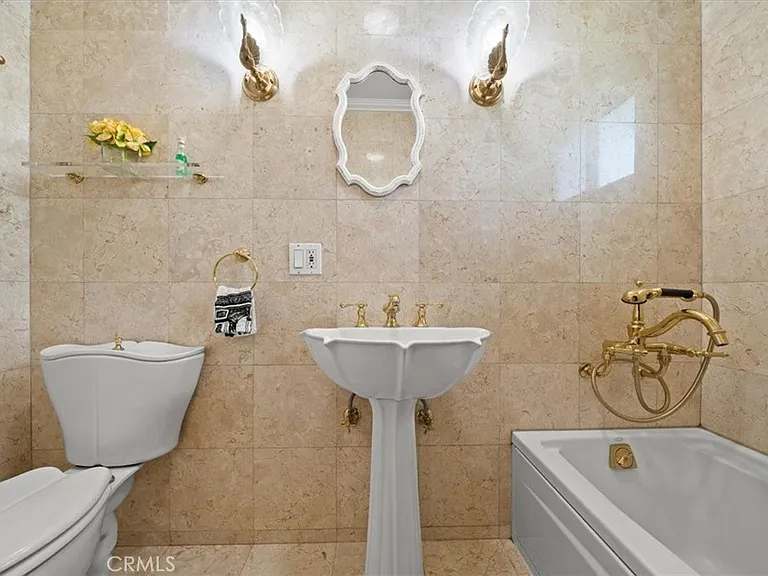 1228 N La Cienega Blvd #203 — Photo 18