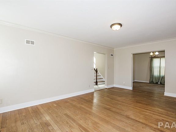 5th image of 916 E Elmhurst Ave