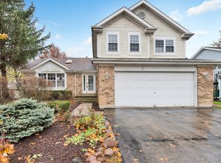 511 Farm Bridge Rd, Lake Zurich, IL 60047