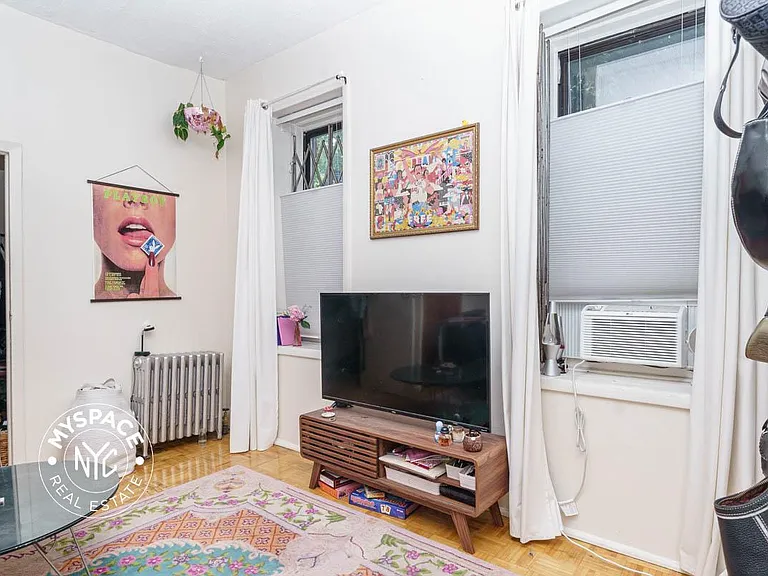 322 Rodney St #1 — Photo 1