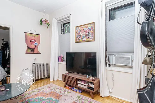 322 Rodney St #1 Photo 1