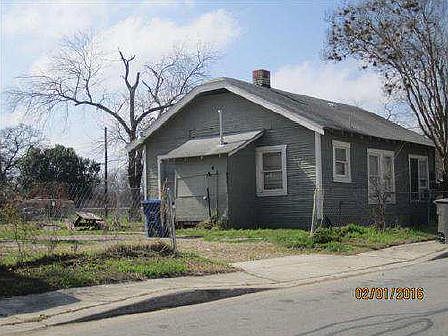 2nd image of 902 SW 38th St