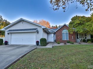 12 Cottonwood Trce, Glen Carbon, IL 62034