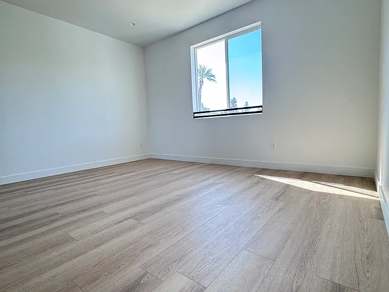 22657 Valerio St #22659 — Photo 14