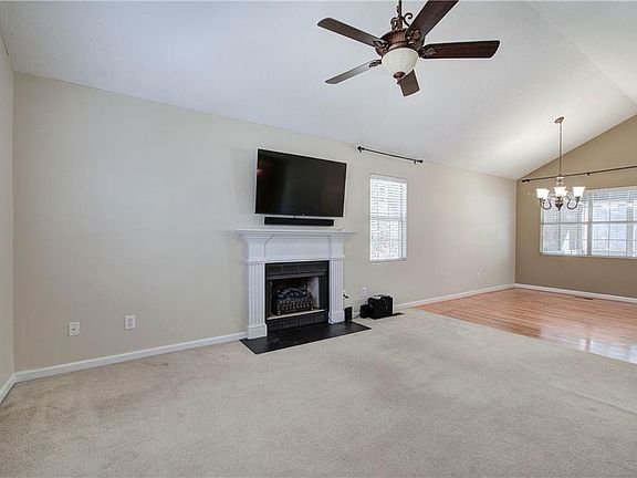 3rd image of 299 Browning Cir