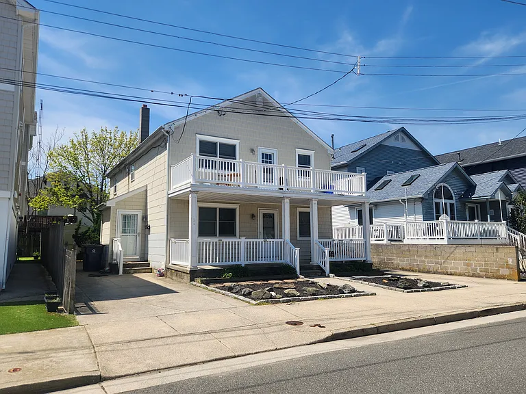 106-108 N Dudley Ave #1 — Photo 13