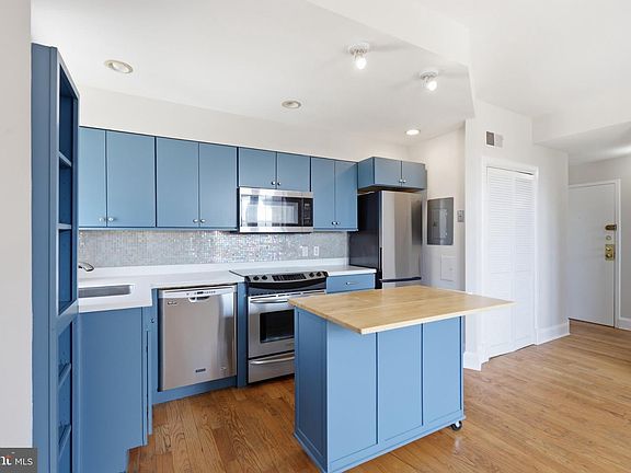 3rd image of 1673 Park Rd NW APT 504