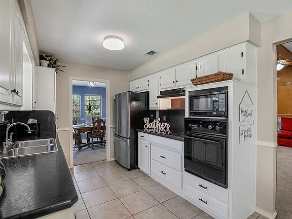 4th image of 1901 Wisteria Dr