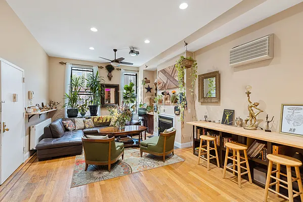 Sold by Brick&Mortar | media 3