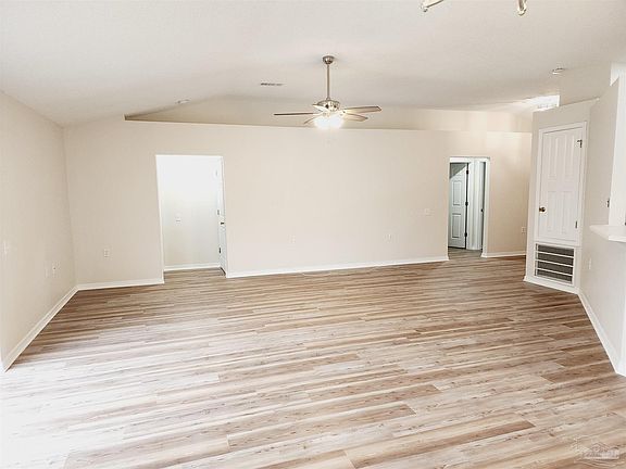 3rd image of 1484 Newcastle Way