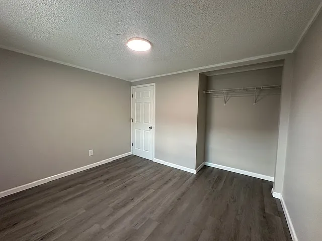 Red Deer Apartments — Photo 6