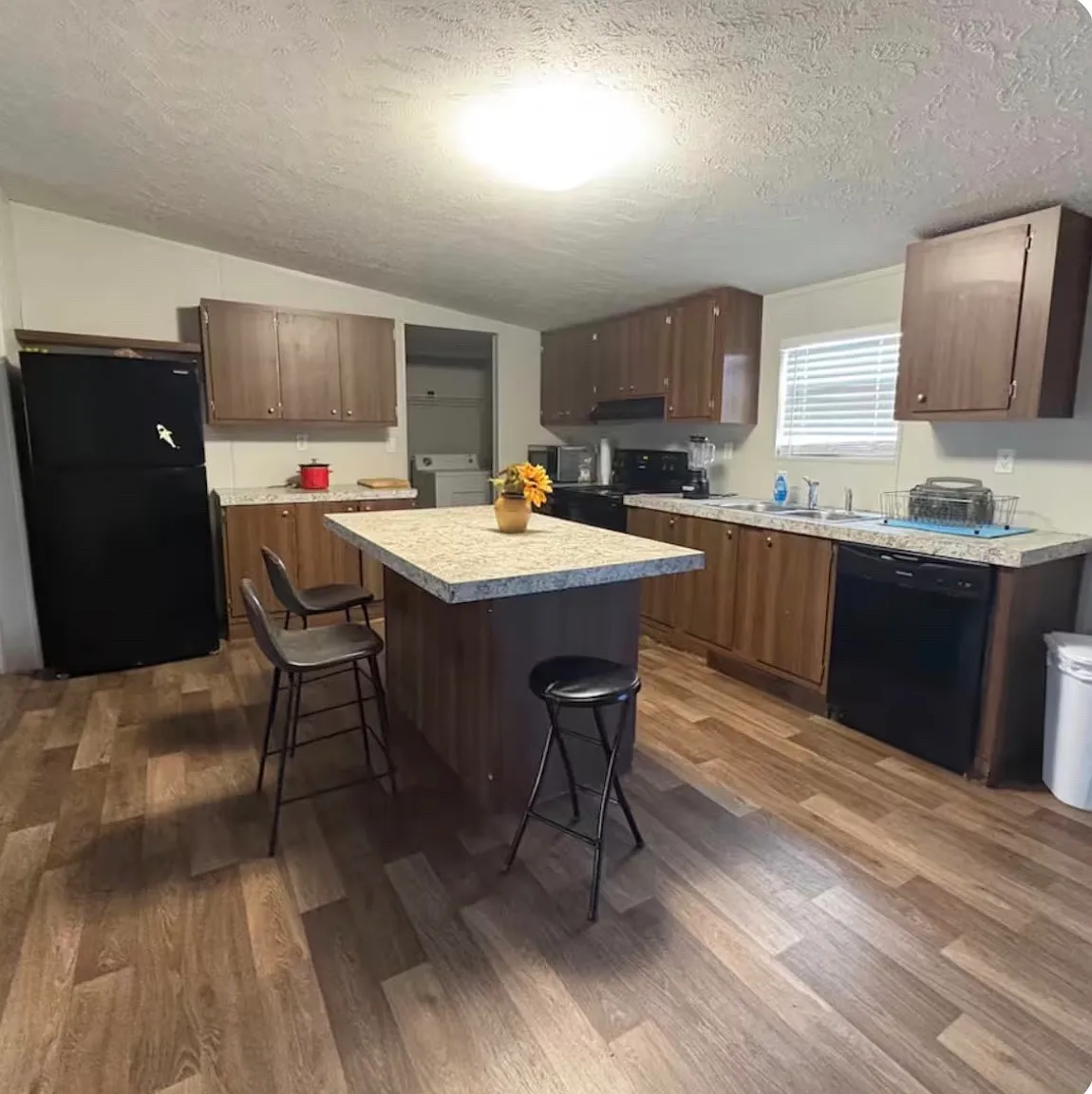 4 bed, 1.5 bath, 1568 sqft, $2,210 — Photo 1