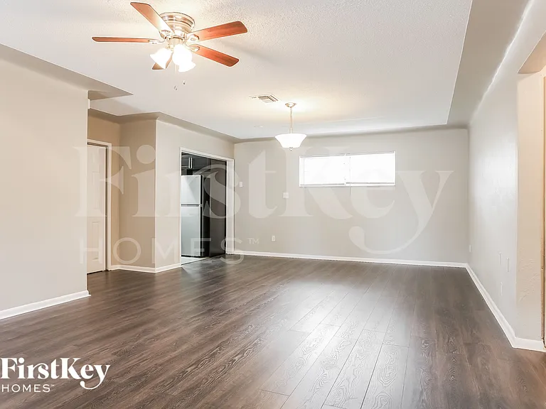 1565 NW 6th Ave — Photo 6