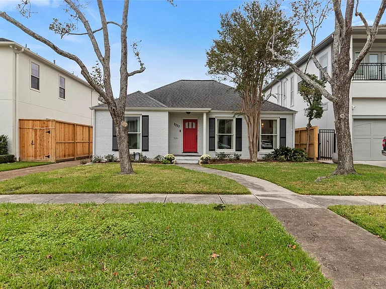 2337 Sheridan St — Photo 2