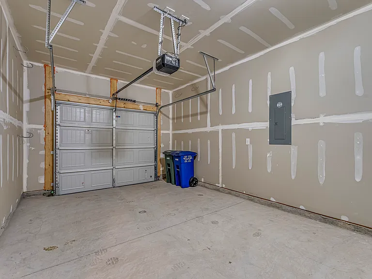 1 car garage with automatic garage door