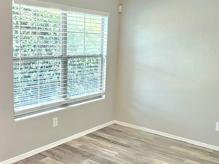 1111 E Chelsea Dr — Photo 9