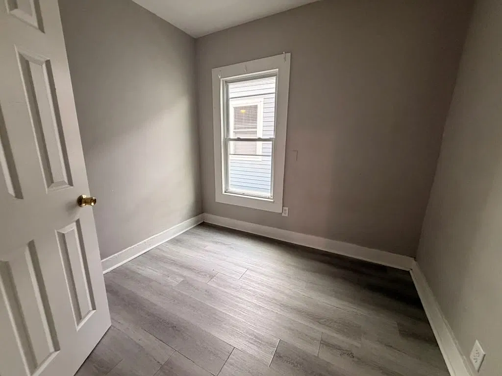 4 bed, $2,050 — Photo 4