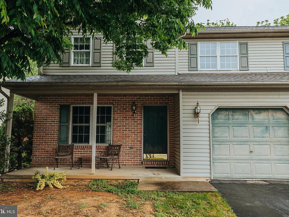 1st image of 126 Bainbridge Cir