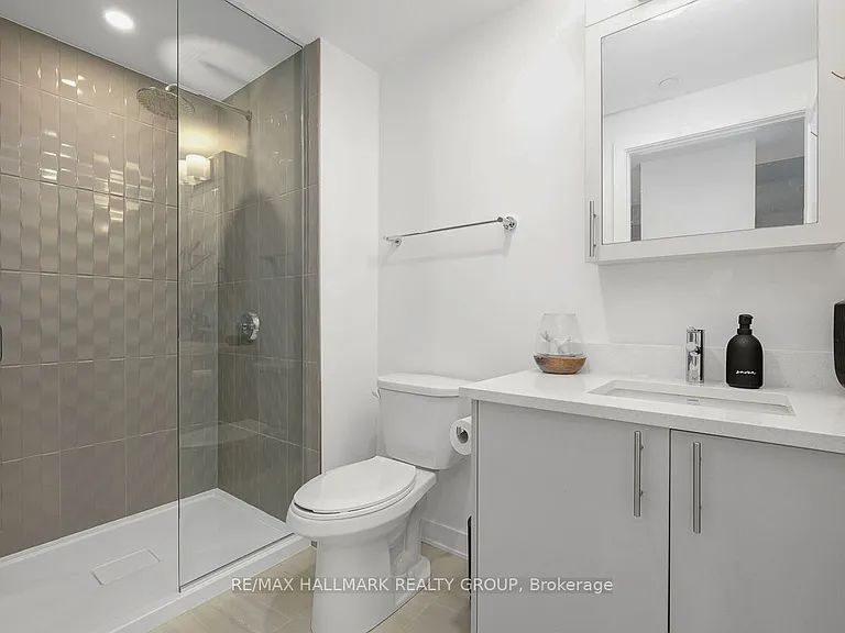 340 Queen St #1302 — Photo 22