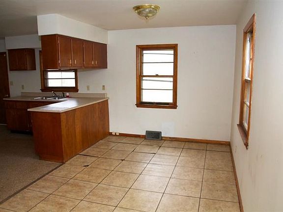 3rd image of 715 Pinta Ave