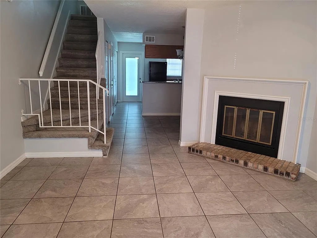 2 bed, 2.5 bath, 1200 sqft, $1,800 — Photo 3