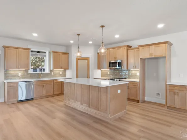 1370 Central Pkwy, Gulf Breeze, FL 32563