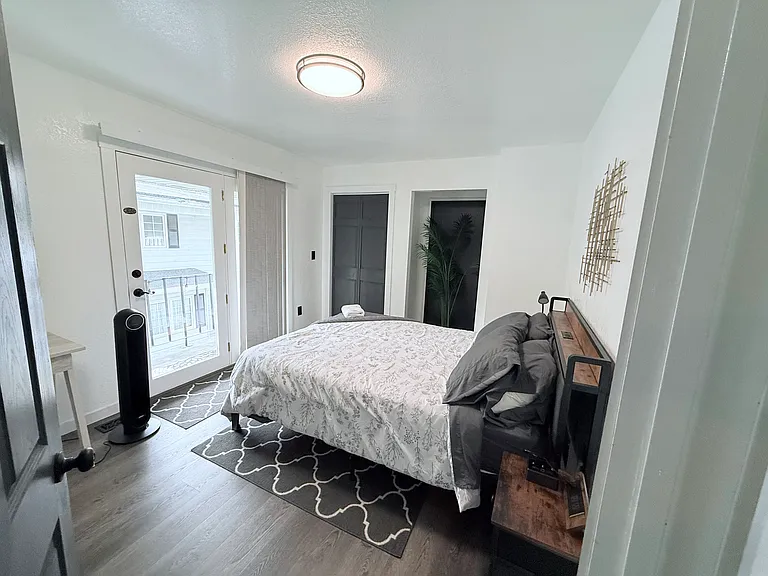 Karluk St — Photo 6