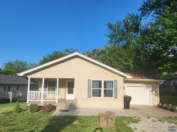 2208 SE Highland Ave, Topeka, KS 66605