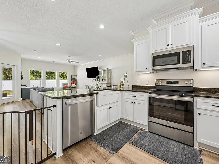 152 Verano St — Photo 16