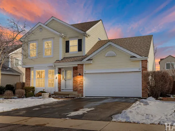 49 W Dahlia Ln, Round Lake Beach, IL 60073