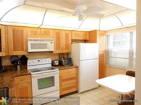 2nd image of 4701 Martinique Dr APT M1