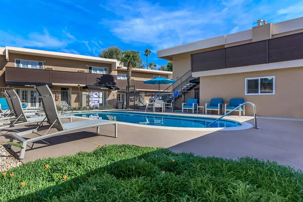 Dorado Plaza Apartments — Photo 4