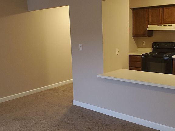 5th image of 506 Columbia Dr APT F