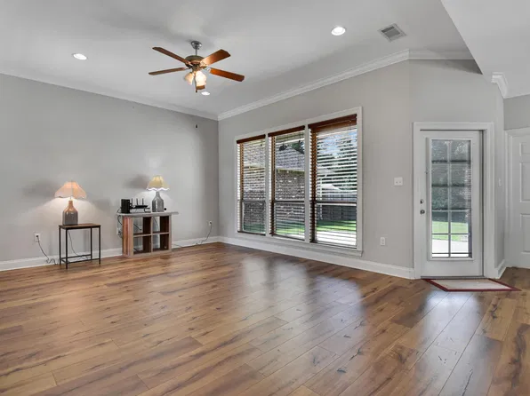 20152 Gardens Ct, Walker, LA 70785
