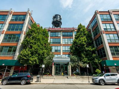 1800 W Roscoe St APT 210, Chicago, IL, 60657