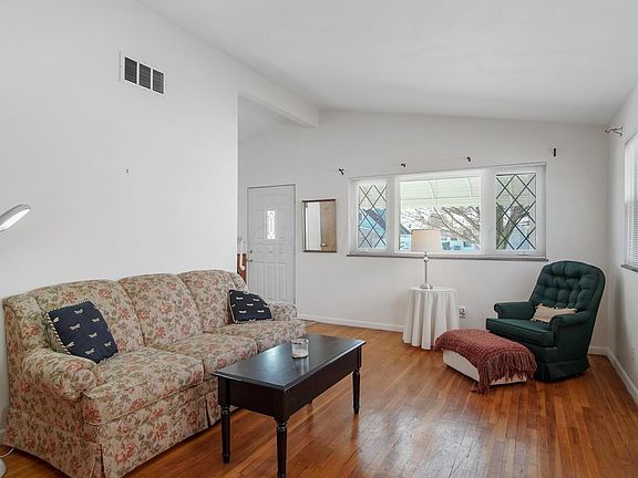 5th image of 4242 Ashgrove Dr