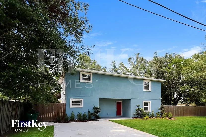3 bed, 2.5 bath, 1566 sqft, $2,305 — Photo 1