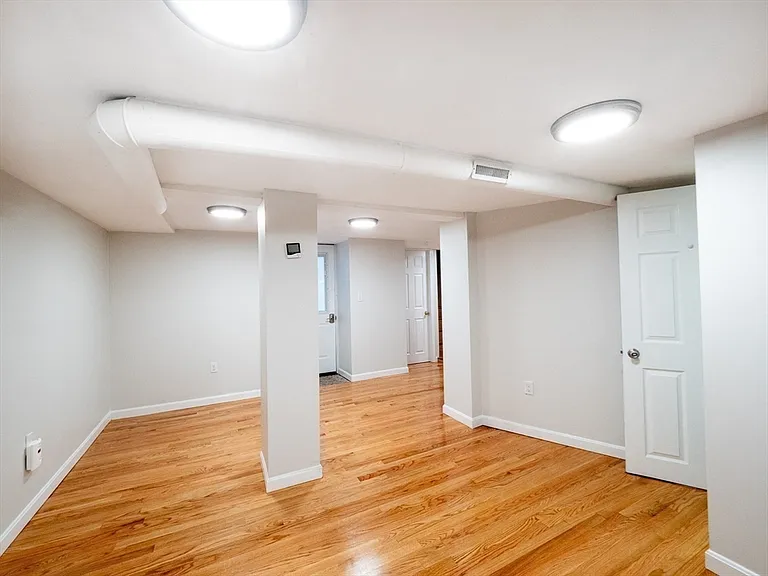 12 Adella Pl — Photo 35