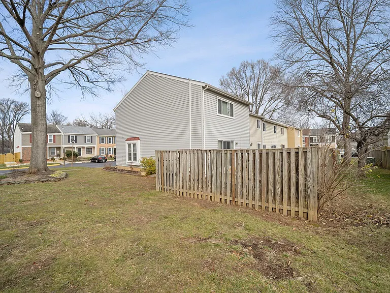 5490 Safe Harbor Ct — Photo 10