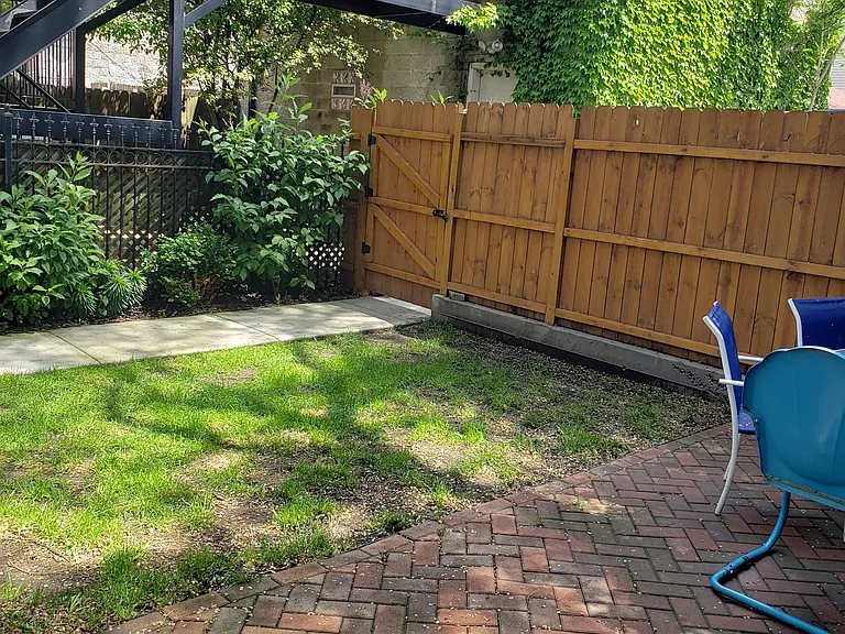 1513 N Claremont Ave #1 — Photo 5