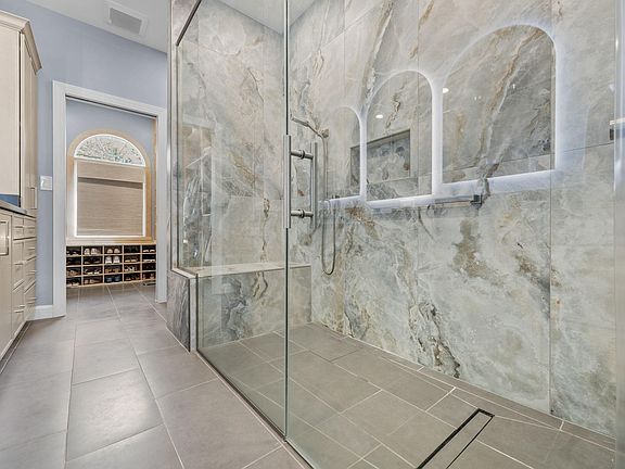 5th image of 114 S Fields Cir