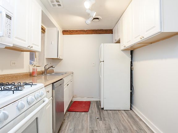2nd image of 2052 N Dayton St #1W