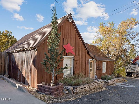 3rd image of 156 Sandridge Rd