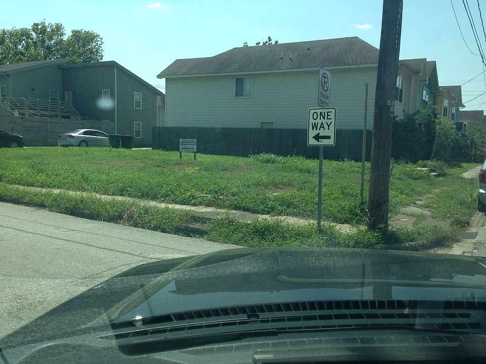 2nd image of 1303 Andrews St