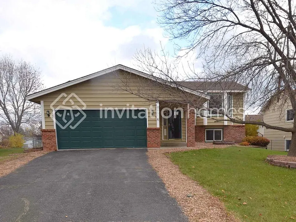 2416 Crestmount Ln
