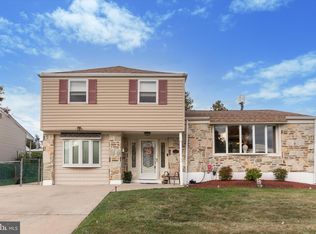 9772 Susan Rd, Philadelphia, PA 19115