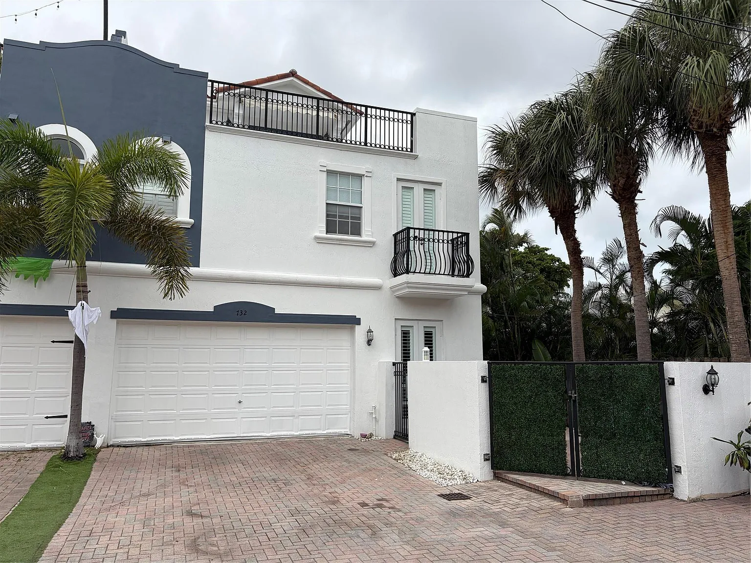 3 bed, 3.5 bath, 2456 sqft, $5,900 — Photo 1