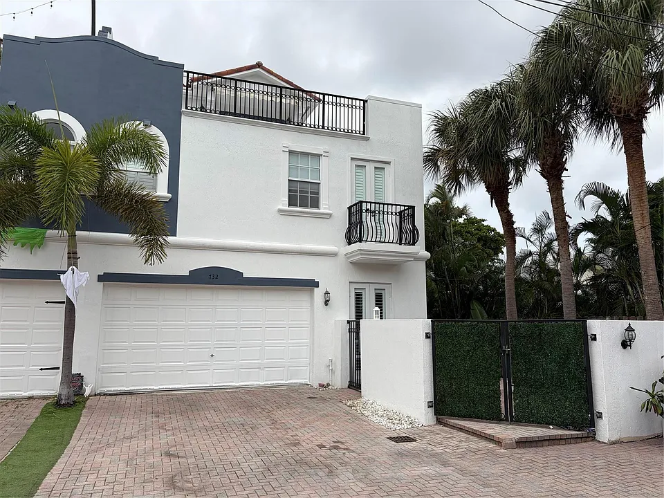 732 NE 15th Ave