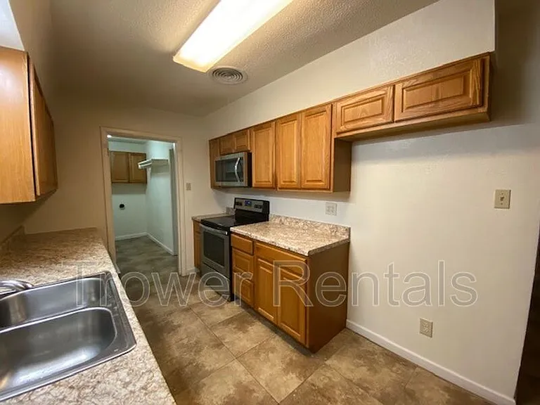 2620 Cambridge St — Photo 13